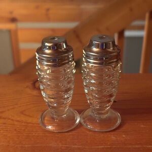 Elegant Glass Salt and Pepper Shaker Set